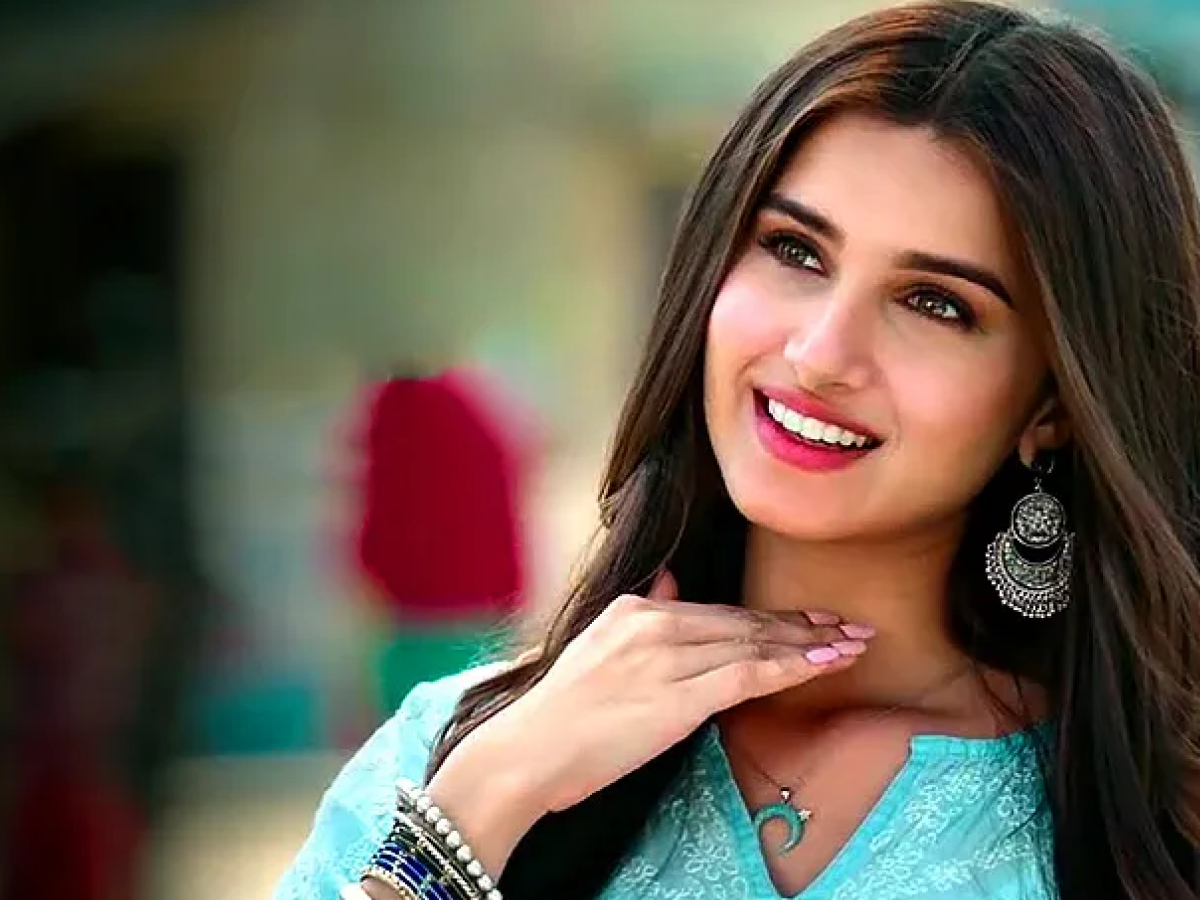 tara-sutaria-sleazy-sexy-hot-images-tara-sutaria-looks-like-a-princess-in-these-stunningly-hot-and-sexy-pictures तारा सुतारिया की हॉट, सेक्सी और सिज़लिंग तस्वीरें — इन खूबसूरत लुक्स में वह किसी राजकुमारी से कम नहीं लग रही हैं। हर तस्वीर में उनका ग्लैमरस अंदाज़ और दिलकश अदाएं फैन्स का दिल जीत रही हैं। - Photo Gallery