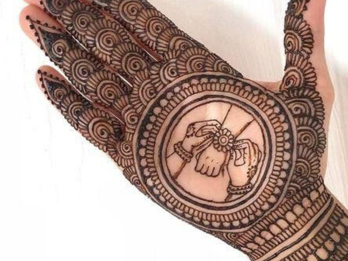 Rakshabandhan के लिए ढूँढ रहे है फ्रंट और बैक हैंड Mehendi designs ? ये रहे कुछ सिंपल और यूनिक Mehendi designs ऑप्शंस।