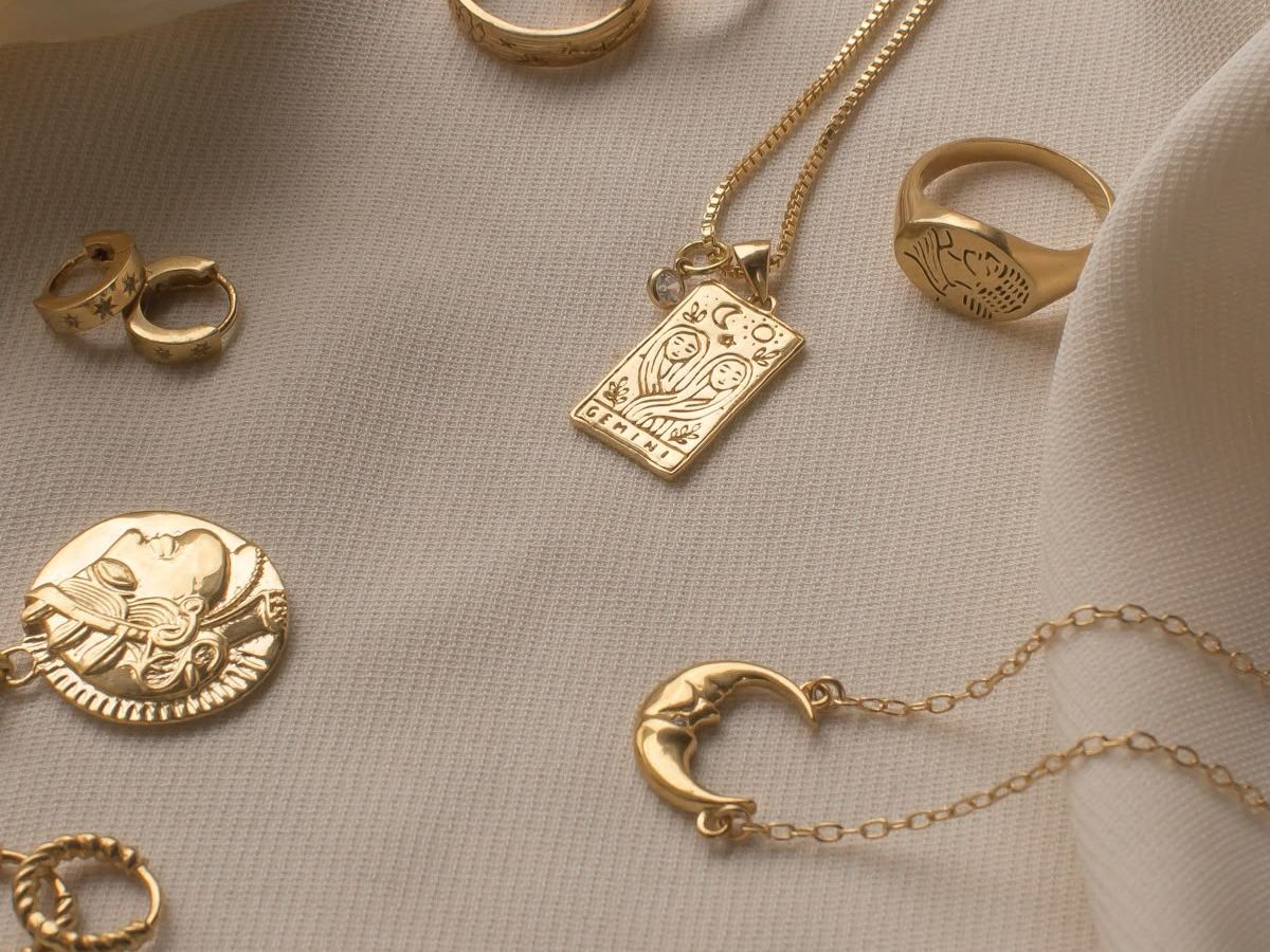 Rakshabandhan 2025: इस राखी बनाना है अपने त्योहार को खुशियों से डोरी से मज़बूत ? कुछ gifts idea जो बनायेंगे आपके रिश्ते को यादगार। - Photo Gallery