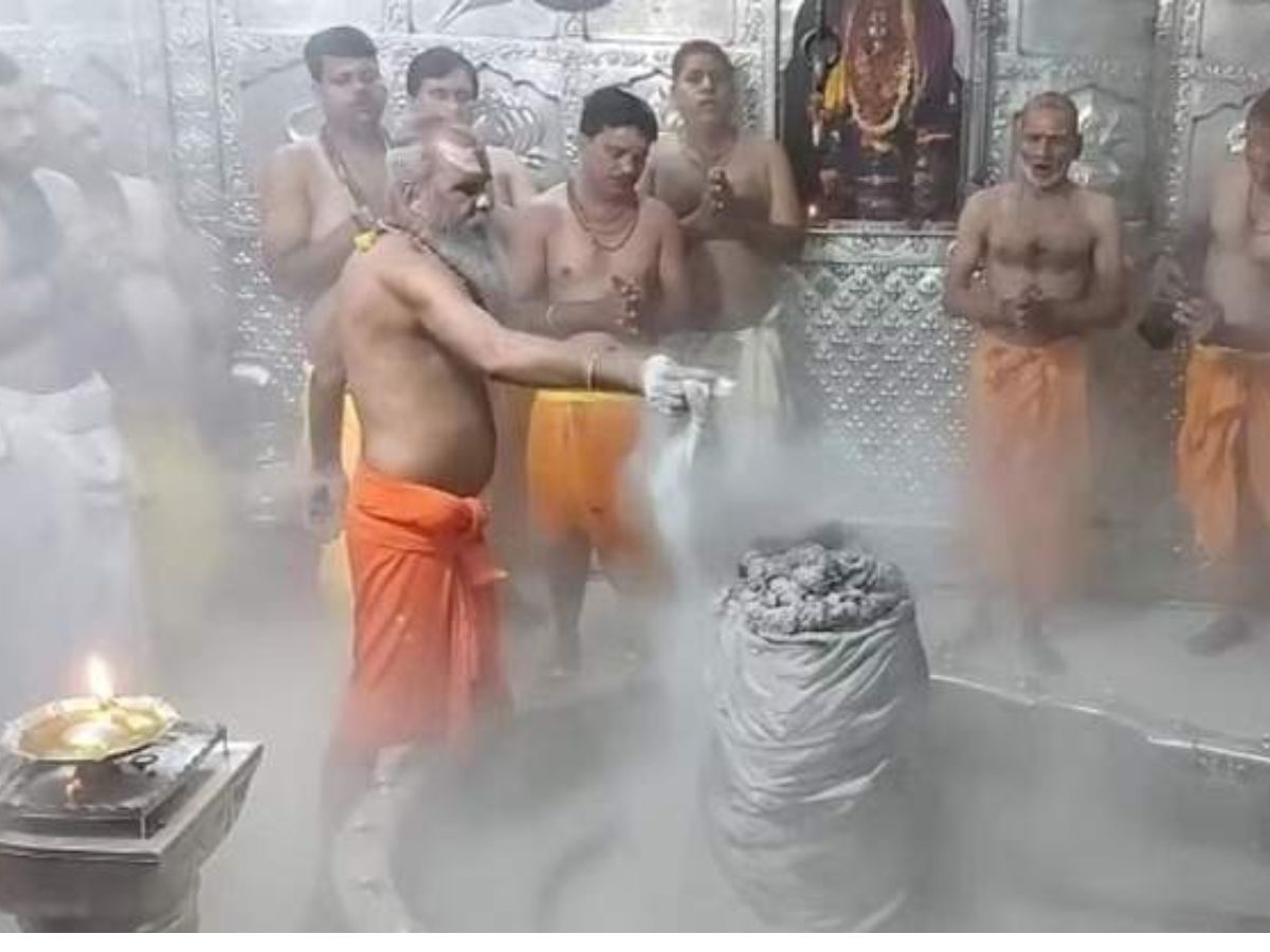 Sawan 2025: क्यों करते है शिव जी भस्म का श्रृंगार?  जानिए इसके पीछे का राज़। - Photo Gallery