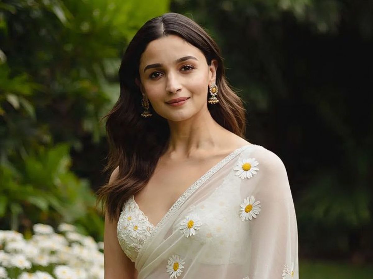 आप भी करे इस रक्षाबंधन पर अपनी फेवरेट एक्ट्रेस जैसा लुक ट्राय - Photo Gallery