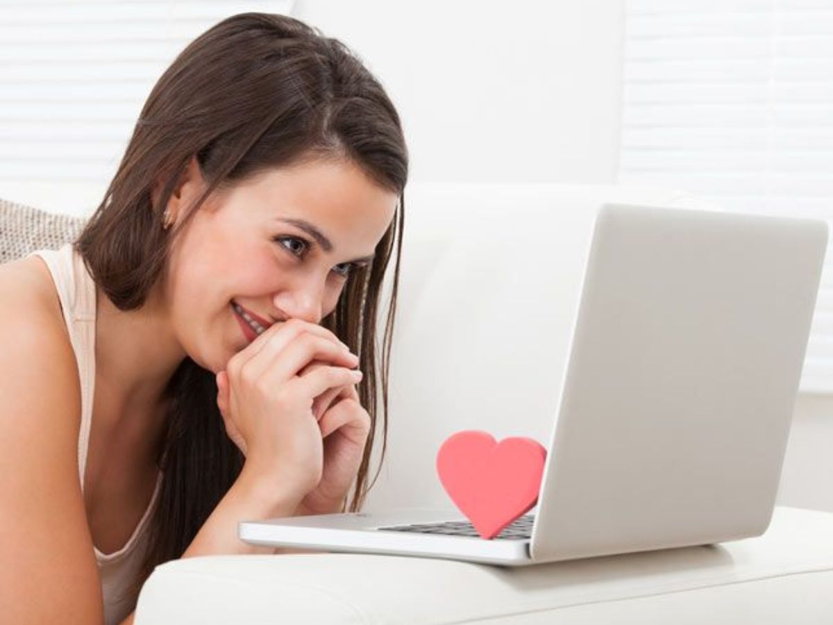 online-dating-is-fun-but-beware-learn-these-things-before-entering-a-love-relationship हो सकता है धोखा! Online Dating है बड़ा Scam, बचना है तो रखें इन बातों का जरूर ध्यान - Photo Gallery