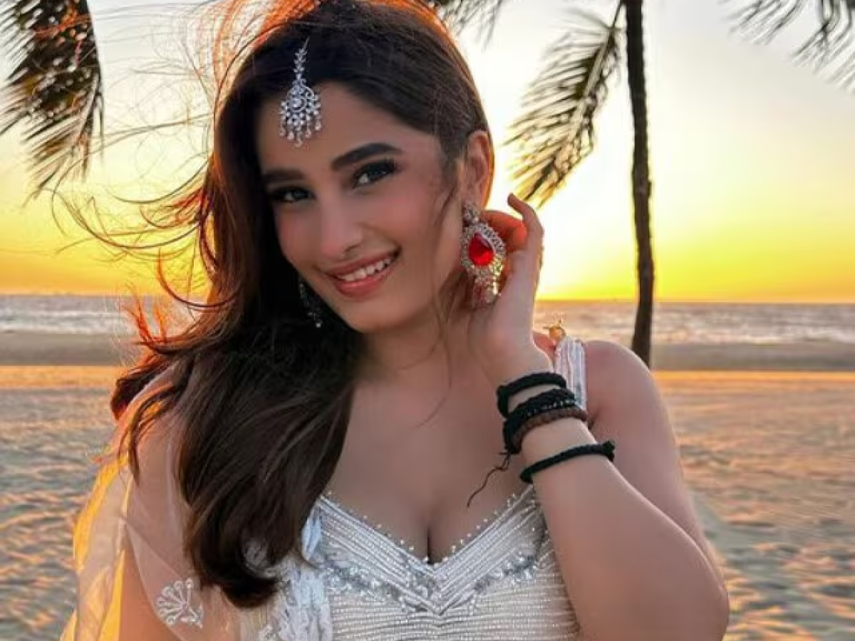रशा थडानी की सेक्सी हॉट तस्वीरें रशा थडानी ब्लॉक की नई स्टार किड हैं, उनकी हॉट और सेक्सी वायरल तस्वीरें देखें - Photo Gallery