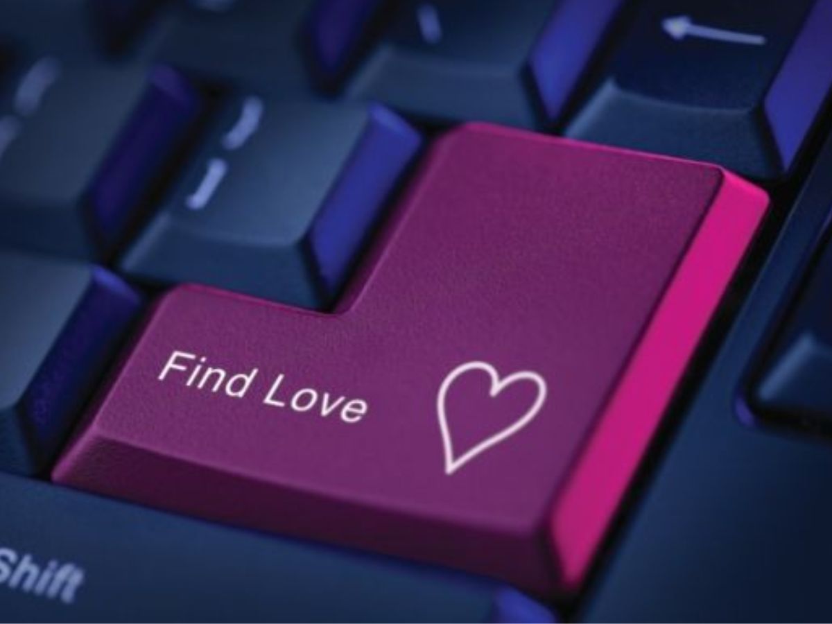 online-dating-is-fun-but-beware-learn-these-things-before-entering-a-love-relationship हो सकता है धोखा! Online Dating है बड़ा Scam, बचना है तो रखें इन बातों का जरूर ध्यान - Photo Gallery