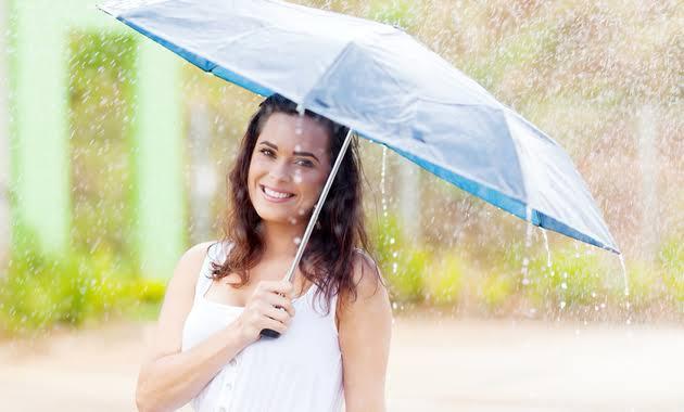 Monsoon hair care tips 2025: इन कुछ hacks रखें अपने बालों को इस मानसून non frizzy - Photo Gallery