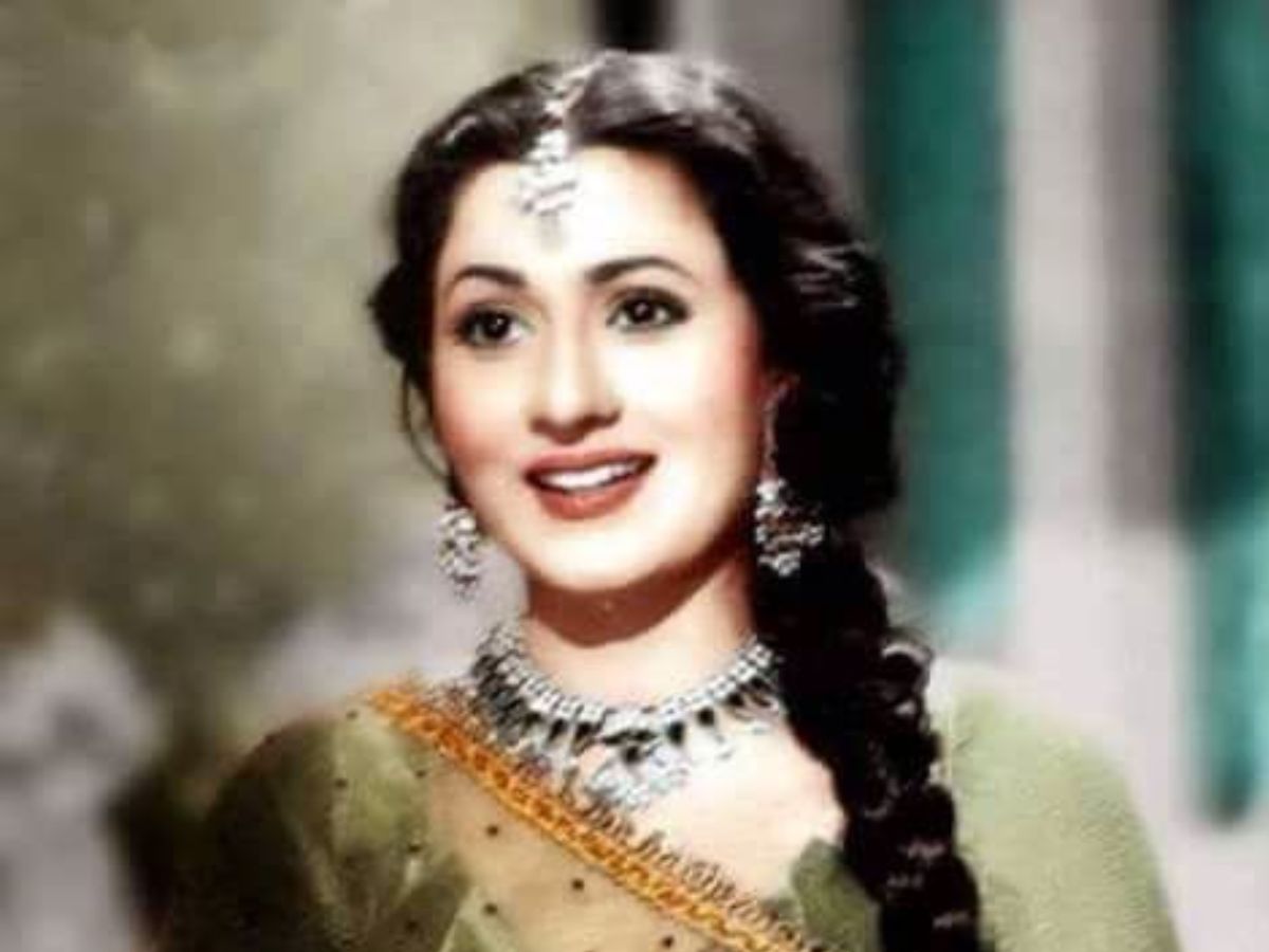 from-madhubala-to-vaijayanti-mala-these-actresses-captured-everyones-hearts-with-their-innocence-and-beauty मधुबाला से लेकर वैजयन्ती माला तक, इन एक्ट्रेस ने मासूमियत से किया सबके दिलों पर राज - Photo Gallery