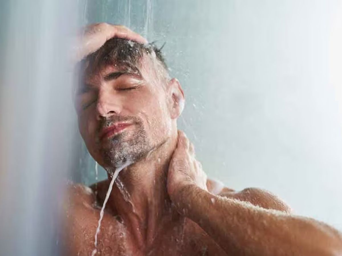 cold-shower Cold shower: ठंडे पानी से नहाने का फायदा या नुकसान ? जानिए सच्चाई - Photo Gallery