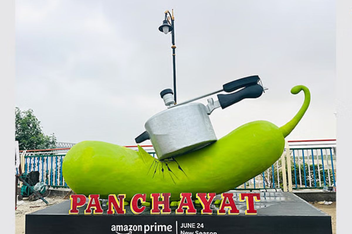 सस्पेंस है तगड़ा इमोशन है सॉलिड: लौट आया है फ़रसे Panchayat का नया सीज़न - Photo Gallery
