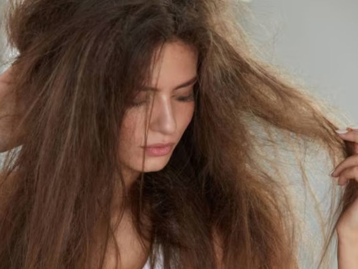 दांतों से लेकर त्वचा तक के लिए वरदान है फिटकरी, जानें इसके अद्भुत फायदे