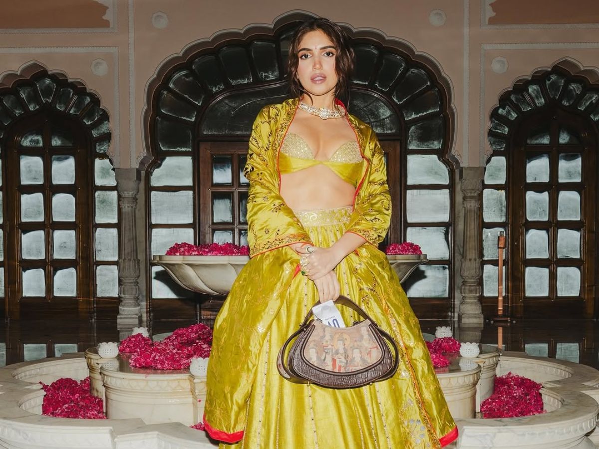 Bhumi Pednekar ने शेयर की कुछ ऐसी तस्वीरें जिस में दिखा एक्ट्रेस का ग्लैमरस और अट्रैक्टिव लुक - Photo Gallery
