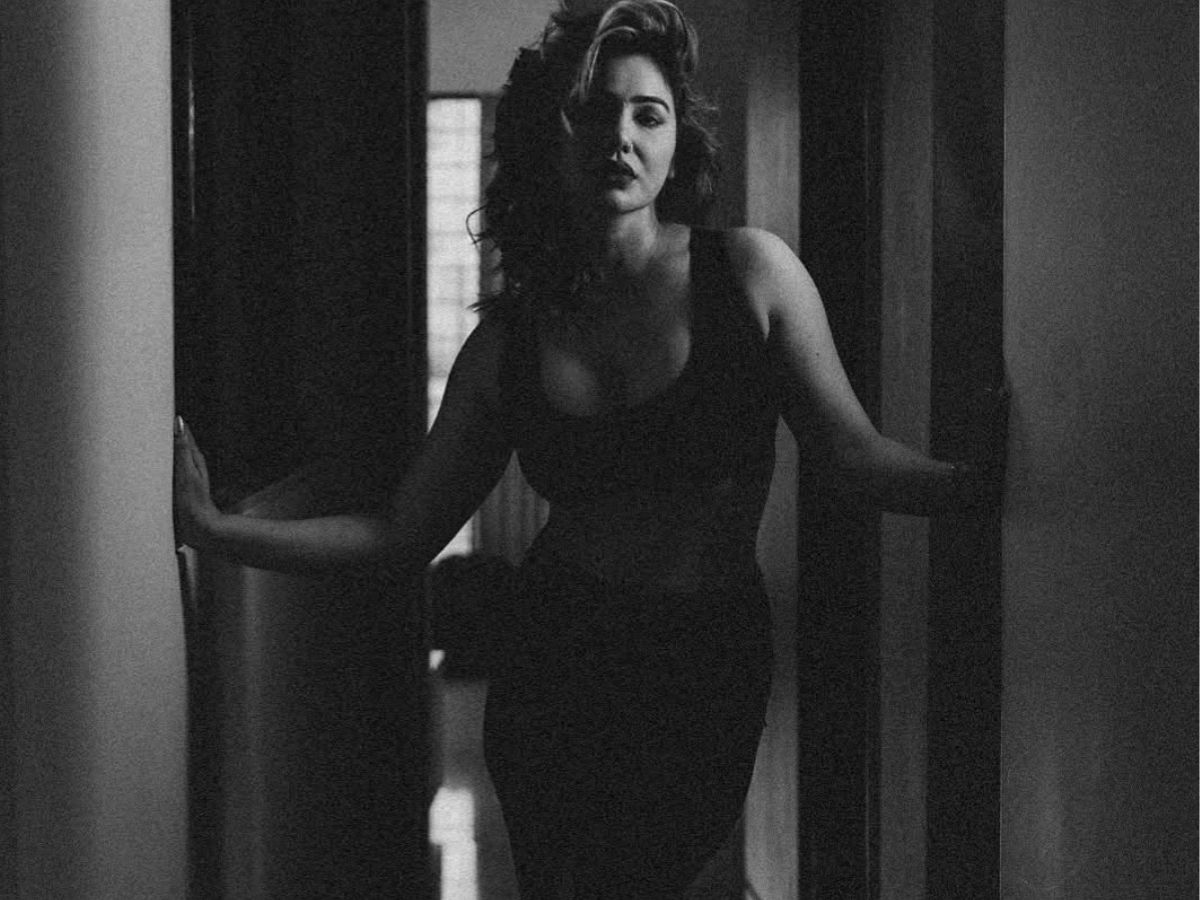 अपनी बोल्डनेस और कातिल अदाओं से सबका दिल जीत रही Kangana Sharma, एक बार फिर बनी इंटरनेट सेंसेशन - Photo Gallery