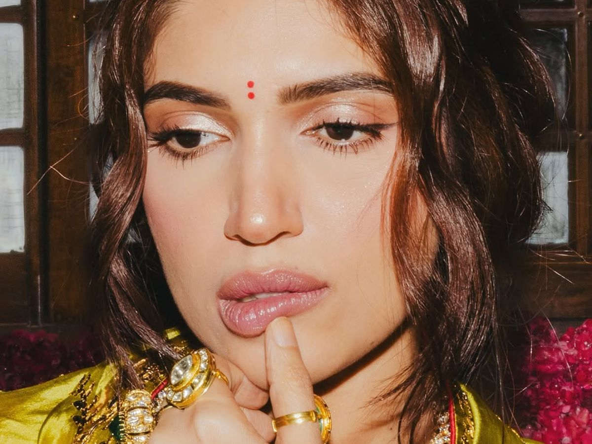 Bhumi Pednekar ने शेयर की कुछ ऐसी तस्वीरें जिस में दिखा एक्ट्रेस का ग्लैमरस और अट्रैक्टिव लुक - Photo Gallery