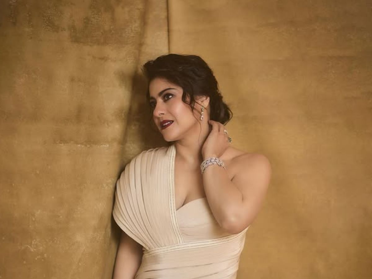 kajol का वन-शोल्डर वाला hot और sexy लुक देखकर छूट गए फैंस के पसीने ! - Photo Gallery