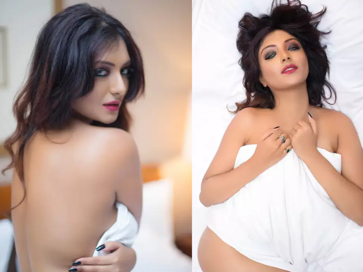 khushi-mukherjee-who-has-crossed-all-limits-of-shamelessness-wore-such-a-revealing-dress-people-got-angy-and-trolled-her-on-social-media बेशर्मी की सारी हदें पार कर चुकी Khushi Mukherjee ने पहनी इतनी रिवीलिंग ड्रेस, देख लोग हुए आग बबूला, सोशल मीडिया पर किया जमकर ट्रोल - Photo Gallery