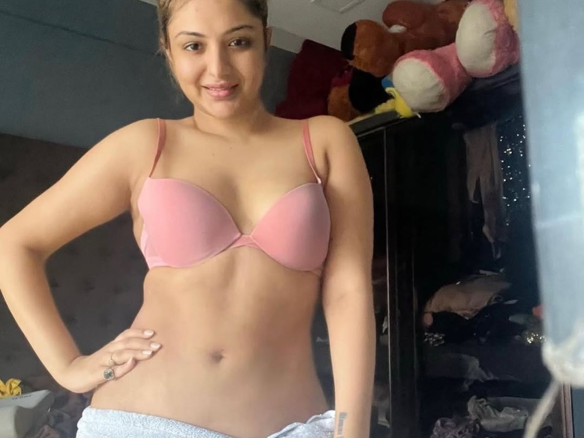 Khushi Mukherjee की इन Hot Pics ने लगाई इंस्टाग्राम पर आग – Fans हो गए दीवाने! - Photo Gallery