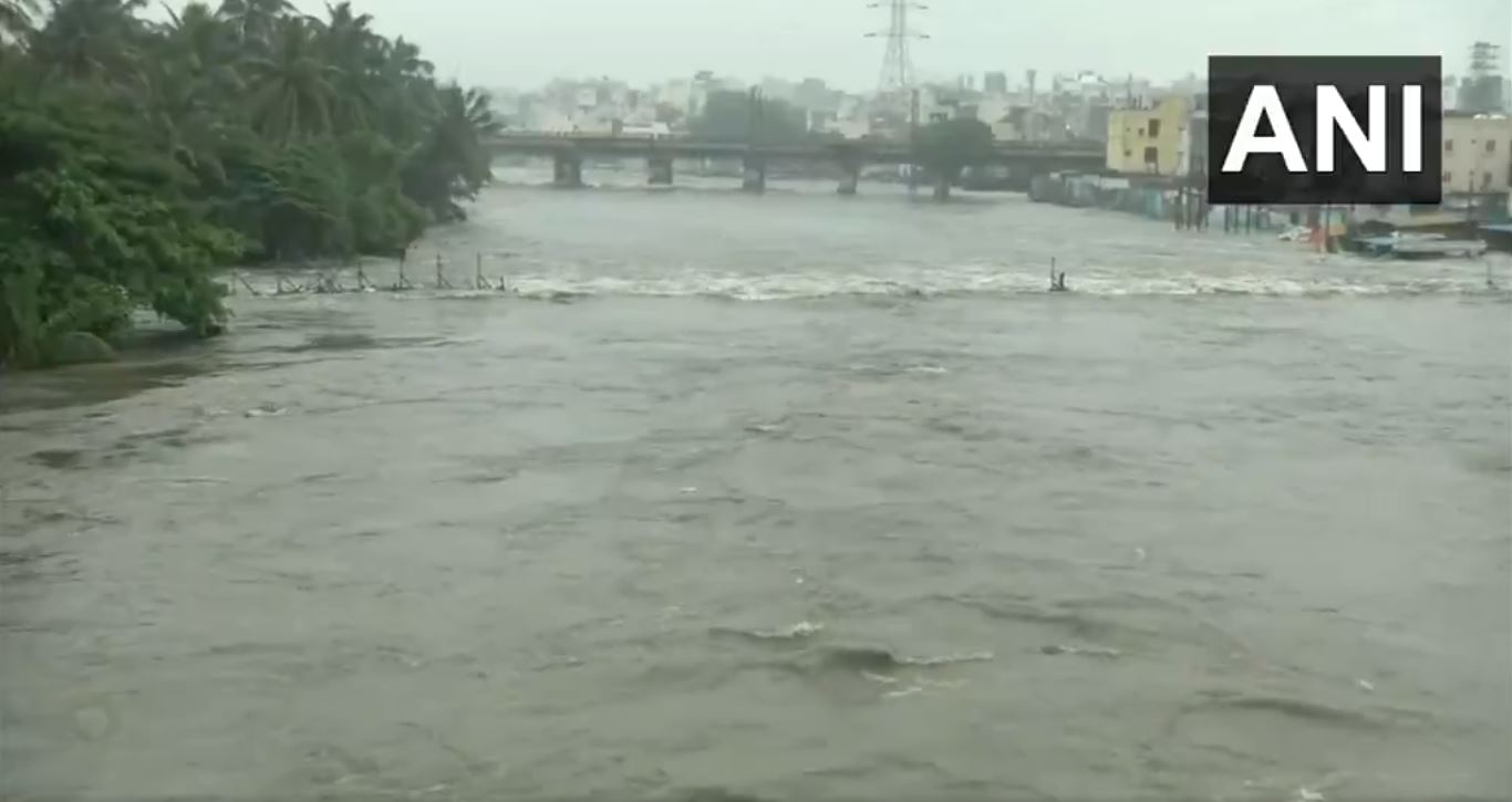 Hyderabad floods: NDRF, HYDRAA teams evacuate residents as Musi river overflows