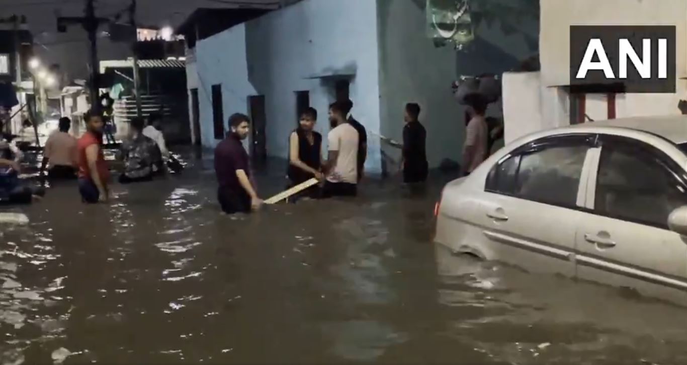 Hyderabad floods: NDRF, HYDRAA teams evacuate residents as Musi river overflows