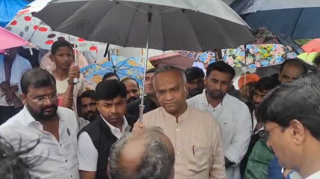 Karnataka: Schools closed for two days amid orange alert for heavy rain in Kalaburagi; Minister Priyank Kharge visits flood-affected areas