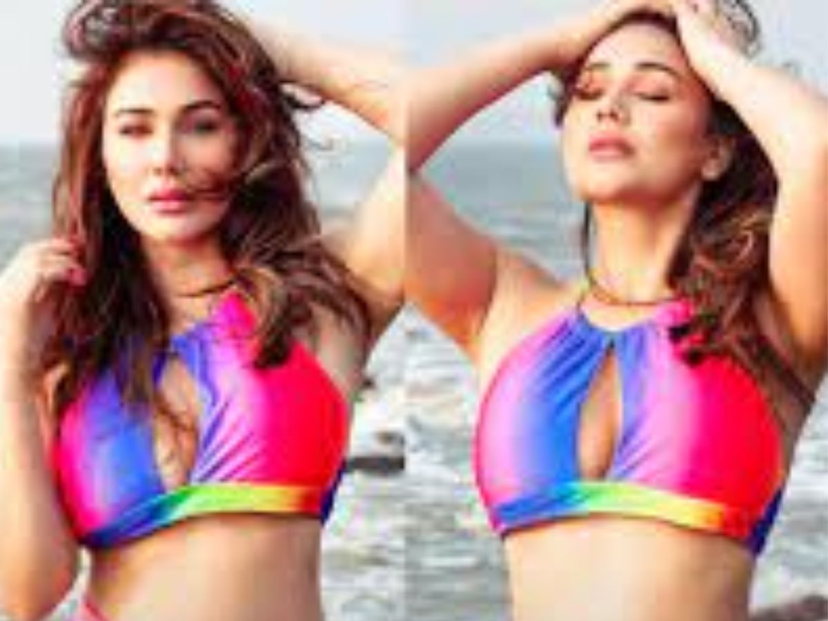 entertainment-news-instagram-sensation-kangana-sharma-bold-outfits-and-bikini-looks-going-viral-all-over-the-internet Kangana Sharma ने दिखाया अपना रेड हॉट अंदाज और अपनी सेक्सी अदाओ से लगाई इंटरनेट पर आग - Photo Gallery