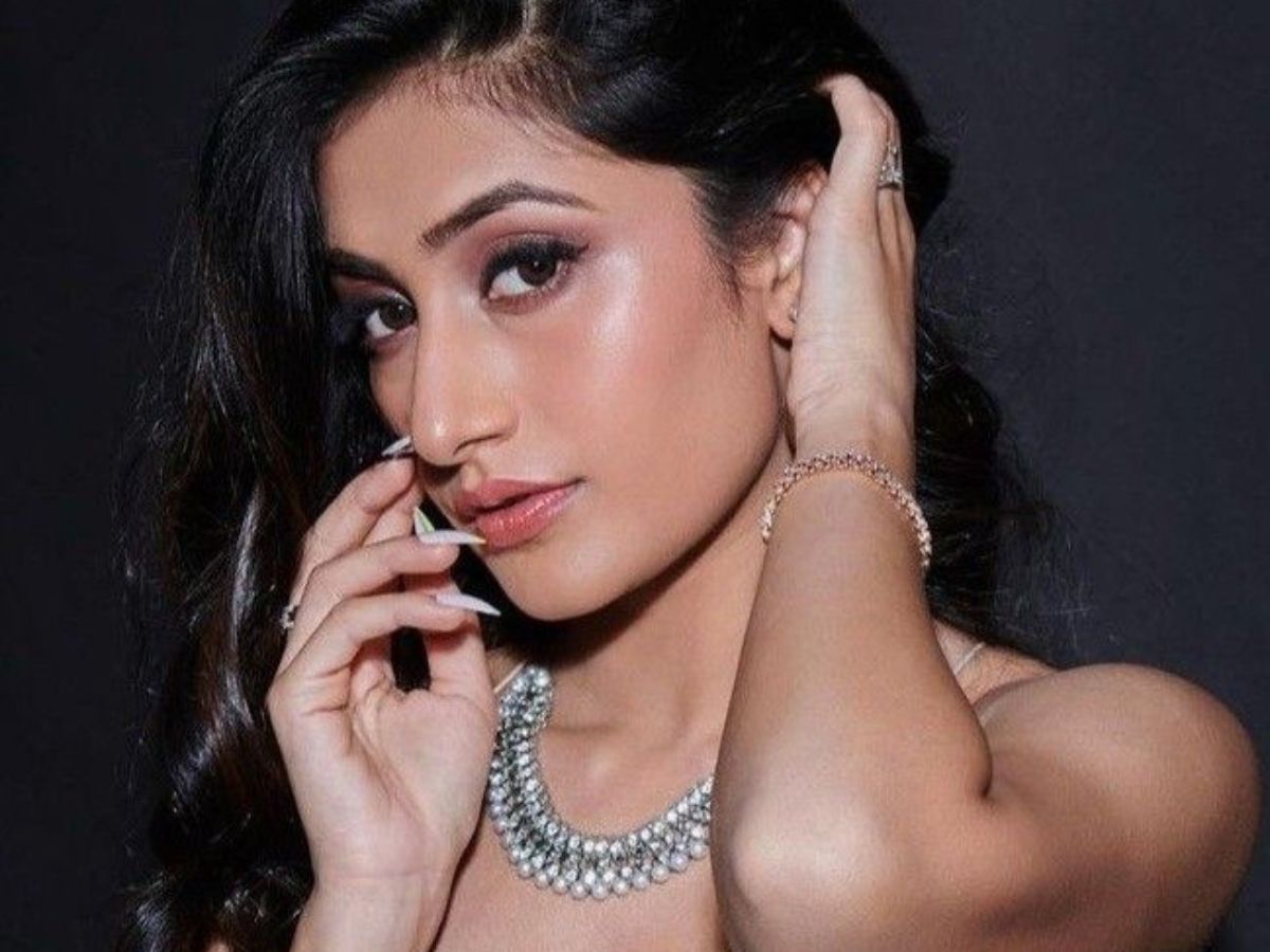 entertianment-bollywood-dancer-and-model-dhanashree-verma-from-dentist-to-doctor-here-are-some-lesser-known-facts-and-net-worth कभी यह एक्ट्रेस थी Ranbir Kapoor की डेंटिस्ट, अपने लुक्स से लेकर ठुमकों के लिए हैं सोशल मीडिया पर हिट - Photo Gallery