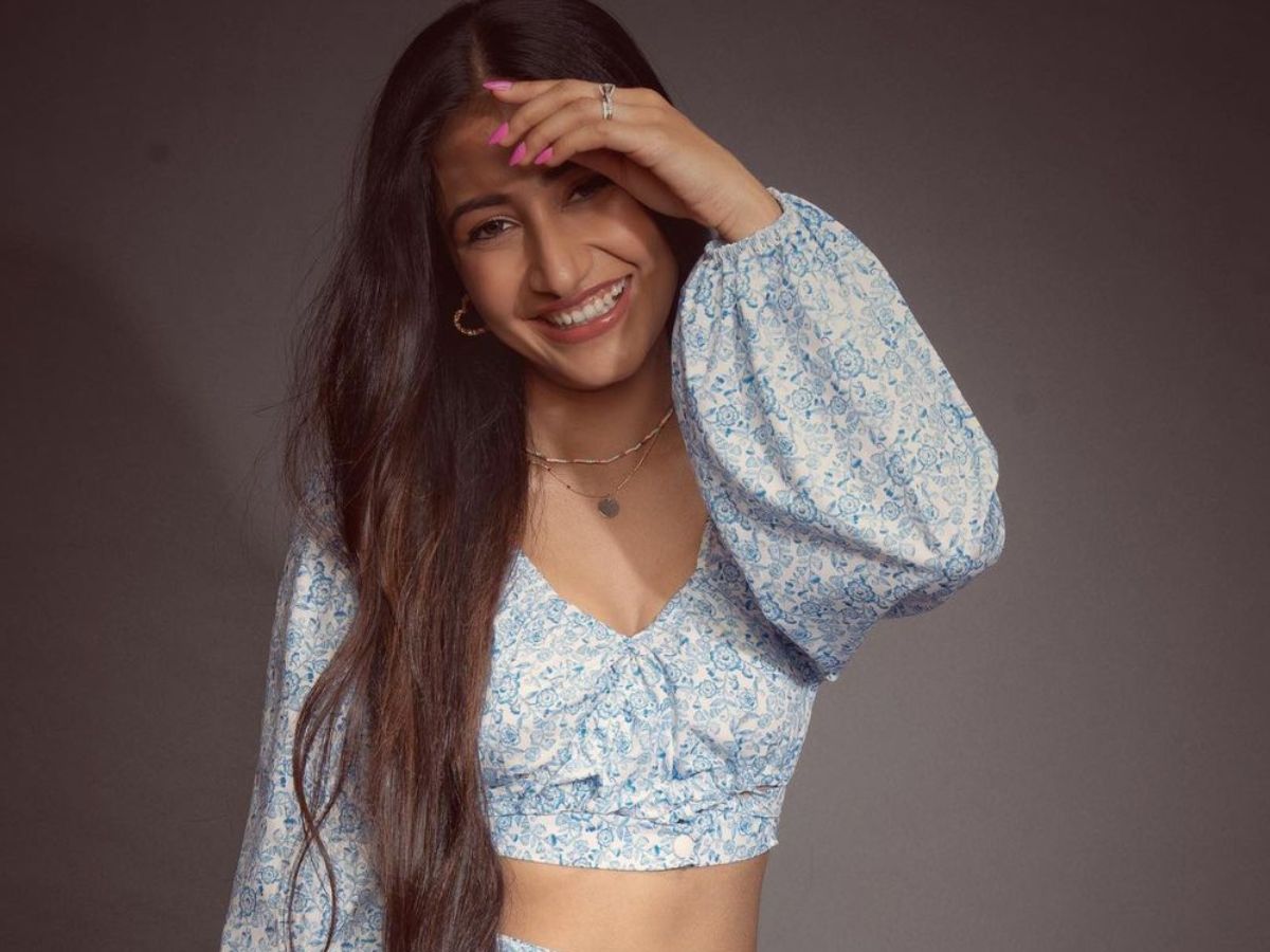 entertianment-bollywood-dancer-and-model-dhanashree-verma-from-dentist-to-doctor-here-are-some-lesser-known-facts-and-net-worth कभी यह एक्ट्रेस थी Ranbir Kapoor की डेंटिस्ट, अपने लुक्स से लेकर ठुमकों के लिए हैं सोशल मीडिया पर हिट - Photo Gallery