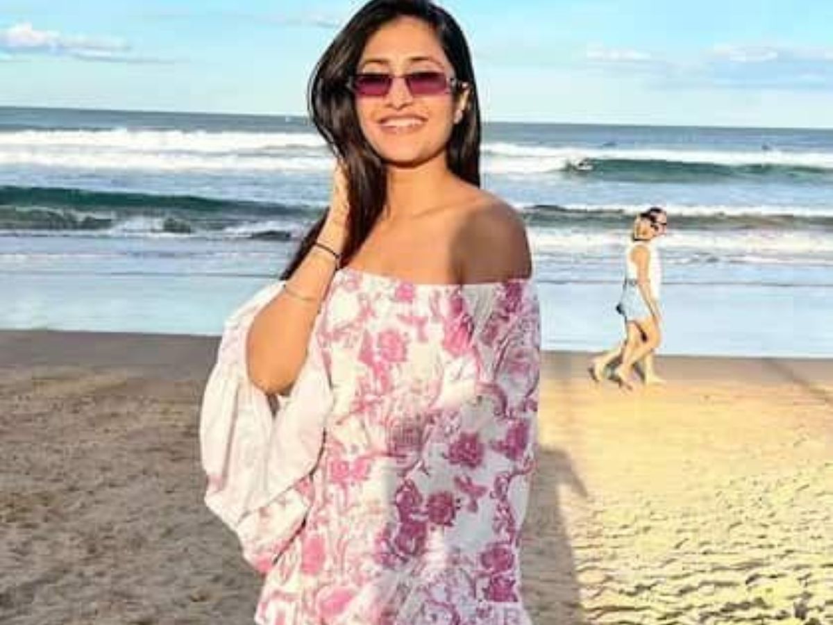 entertianment-bollywood-dancer-and-model-dhanashree-verma-from-dentist-to-doctor-here-are-some-lesser-known-facts-and-net-worth कभी यह एक्ट्रेस थी Ranbir Kapoor की डेंटिस्ट, अपने लुक्स से लेकर ठुमकों के लिए हैं सोशल मीडिया पर हिट - Photo Gallery