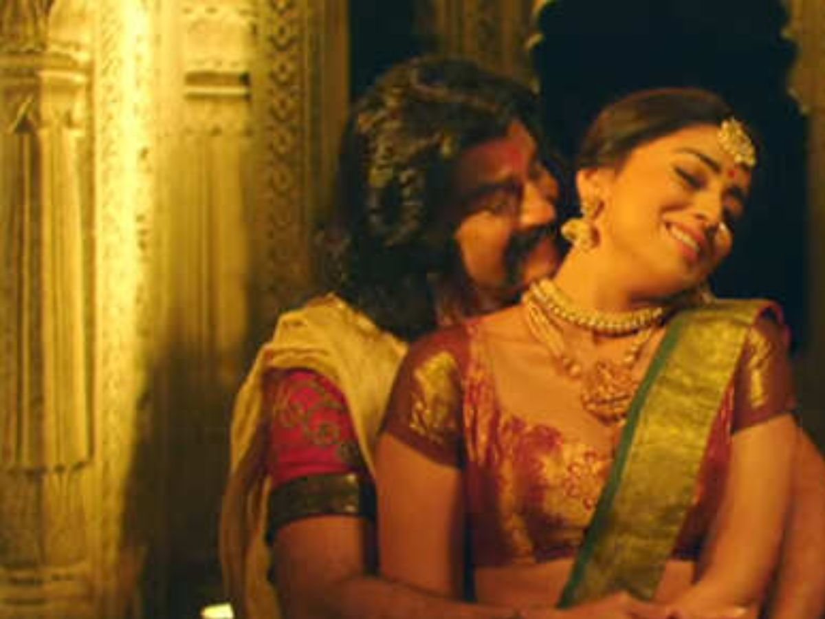 Lights, Camera, Action! Emraan Hashmi kick-starts shooting for  'Awarapan 2'