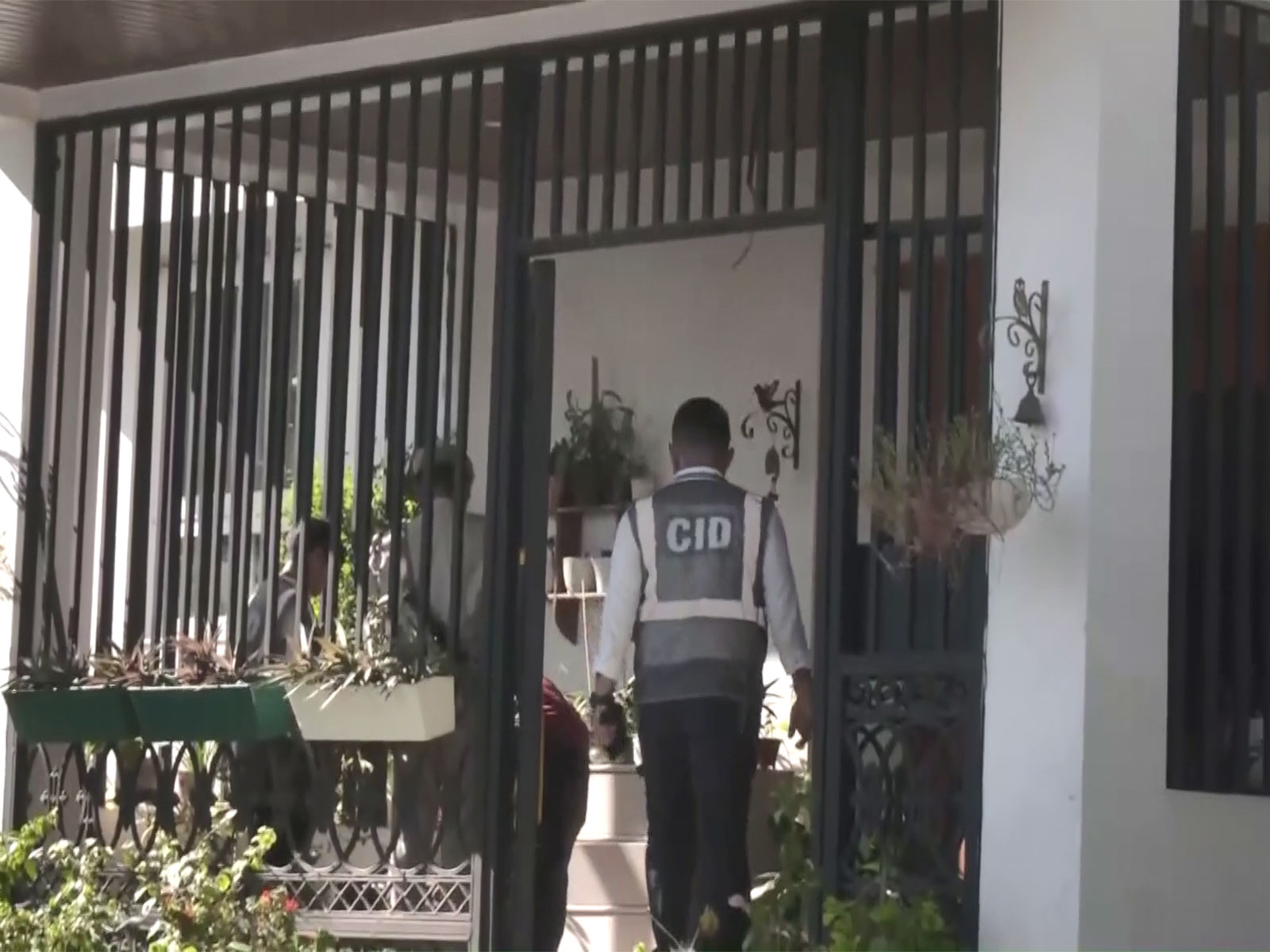 SIT, CID conduct raid at Shyamkanu Mahanta's residence amid probe into Zubeen Garg's demise