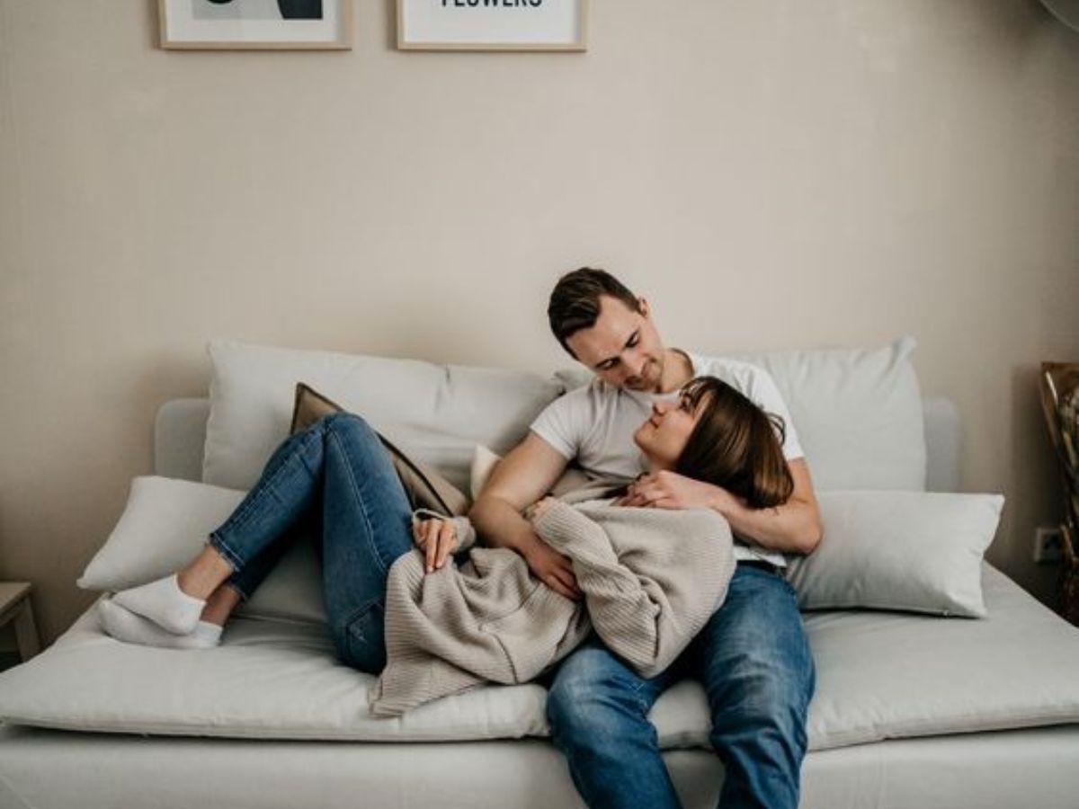 reasons-for-low-sex-drive-in-relationships-and-know-the-impact आपके पार्टनर के रोमांस में आ रही कमी ,जानें सेक्स इच्छा घटने के छिपे कारण जो रिश्तों में ला सकते हैं दरार - Photo Gallery