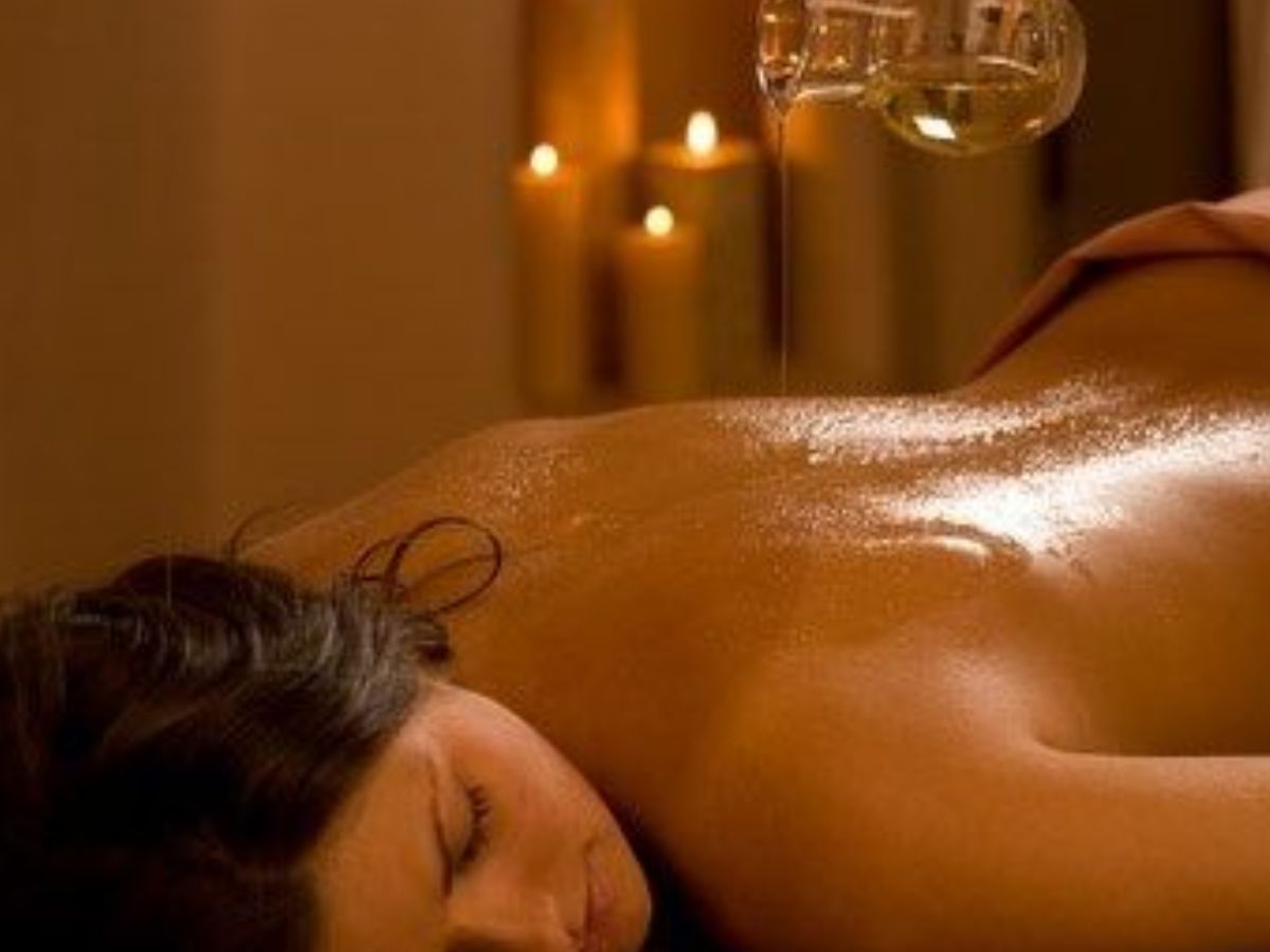 Deep relaxation of the body with Abhyanga - Photo Gallery