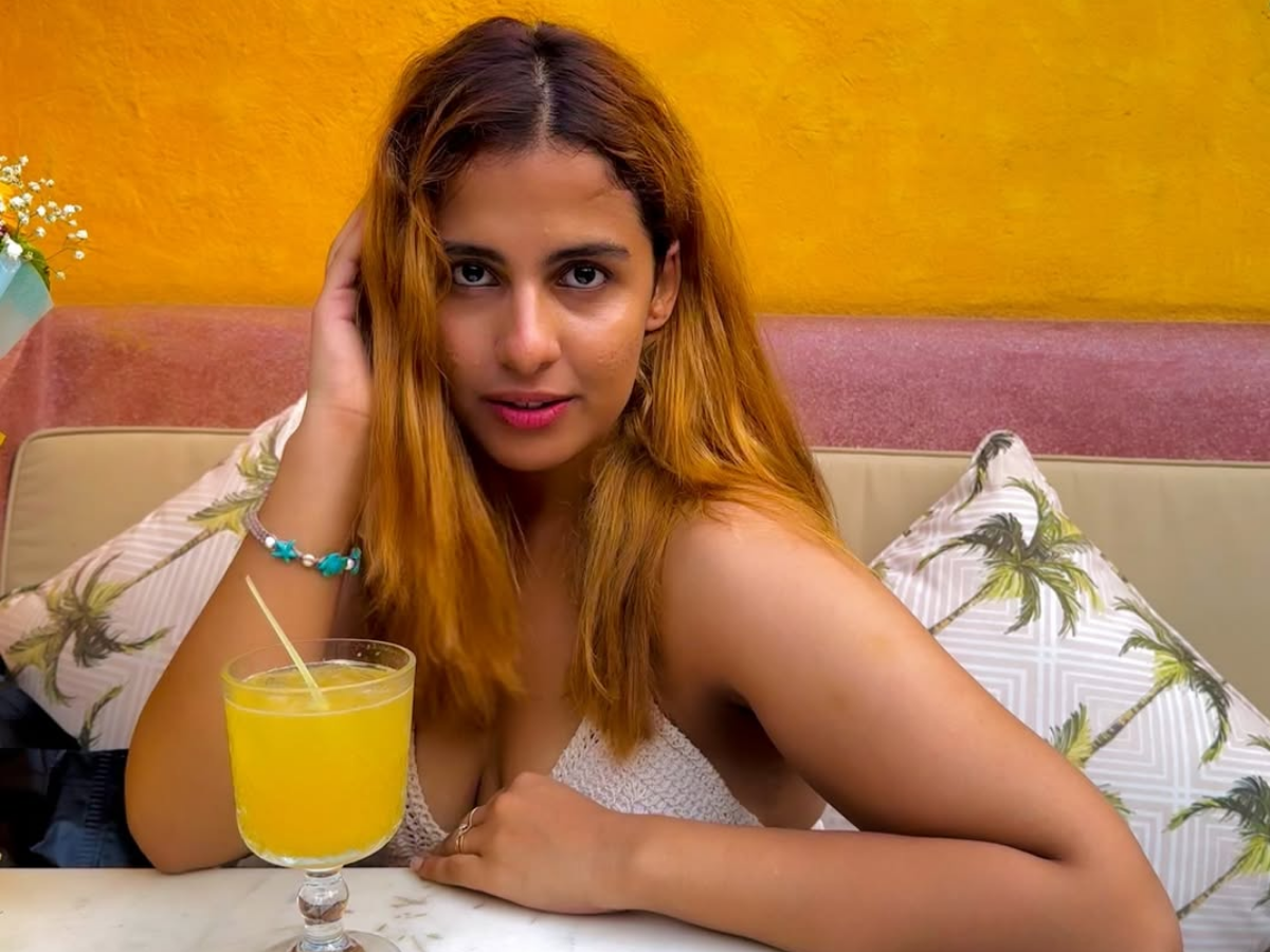 Manoj Tiwari Elder Daughter Is Very Beautiful - Photo Gallery