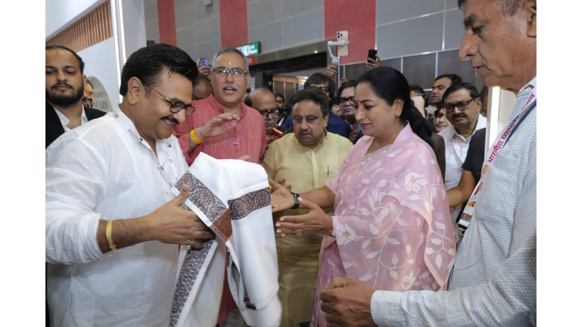 भारतीय व्यापार महोत्सव 2026: अजमेरा फैशन ने सूरत के टेक्सटाइल उद्योग को दिलाया राष्ट्रीय मंच