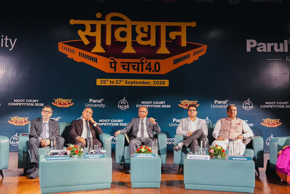 संविधान पे चर्चा 4.0 में पारुल विश्वविद्यालय में विधिज्ञों ने संविधान पर की परिचर्चा