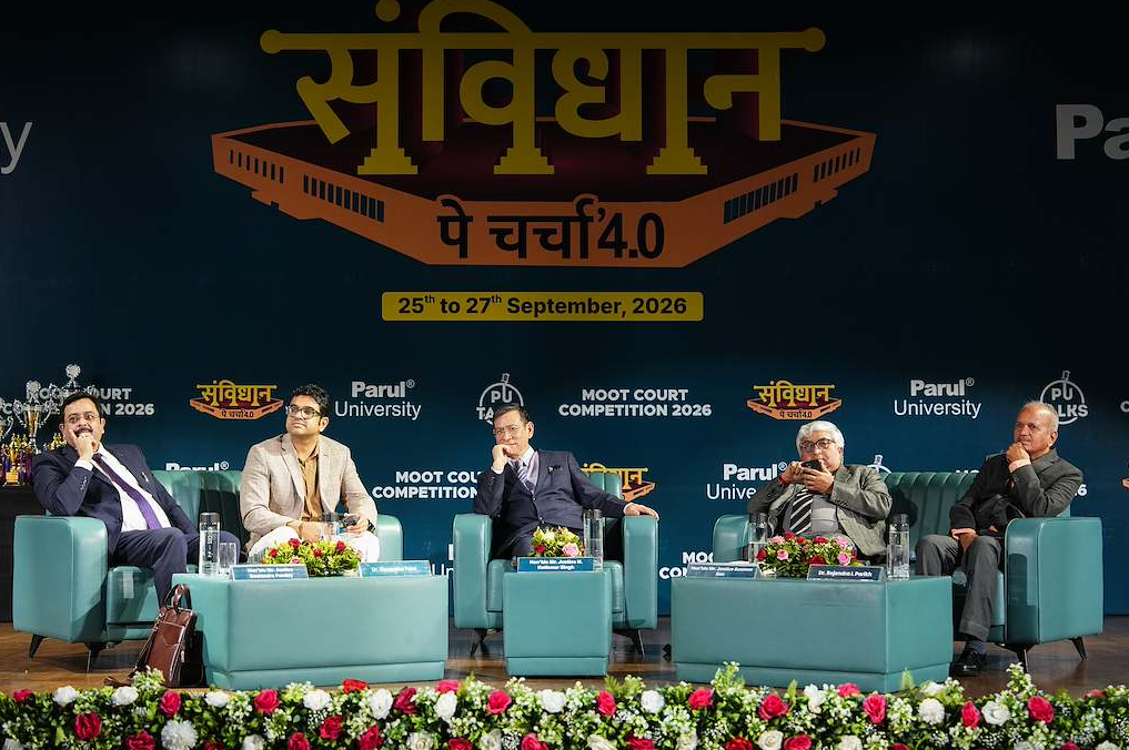 संविधान पे चर्चा 4.0 में पारुल विश्वविद्यालय में विधिज्ञों ने संविधान पर की परिचर्चा