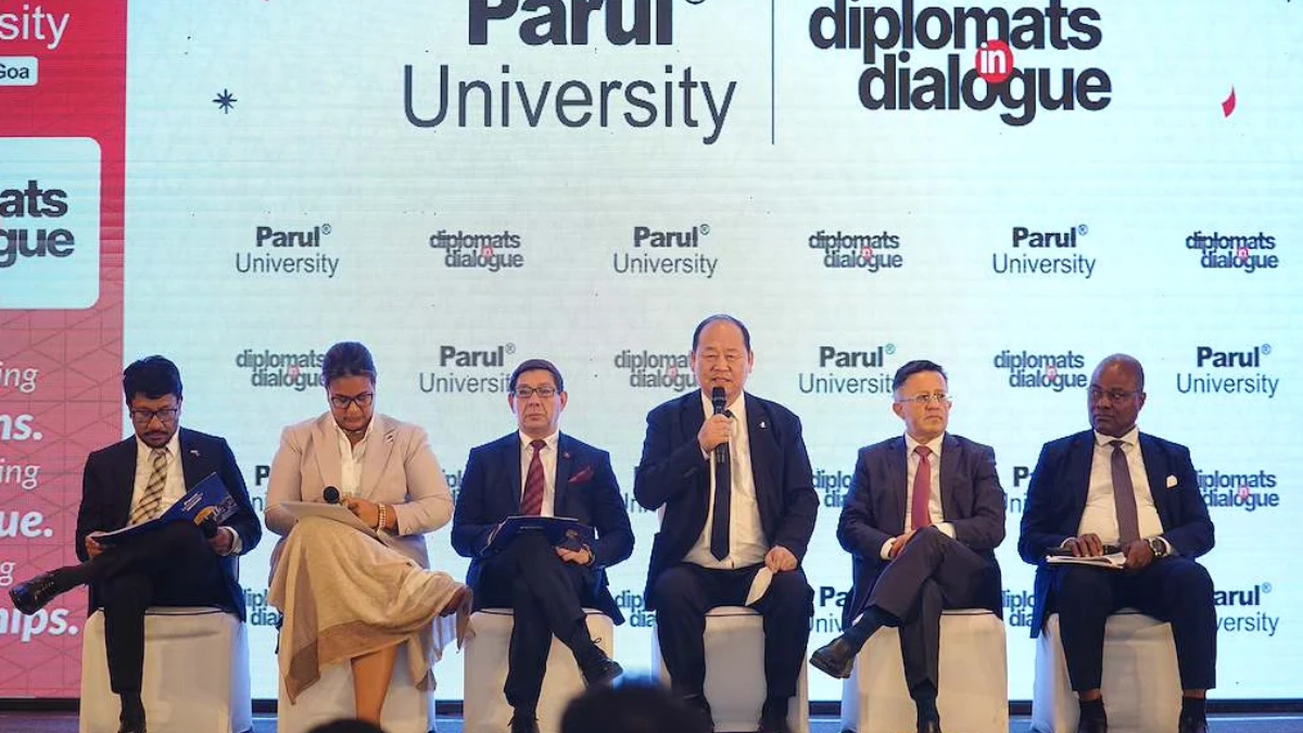 global-collaboration-initiative-by-diplomats-in-dialogue-3-0-at-parul-university पारूल विश्वविद्यालय में डिप्लोमॅटस इन डायलॉग 3.0 के द्वारा वैश्विक सहयोग की पहल